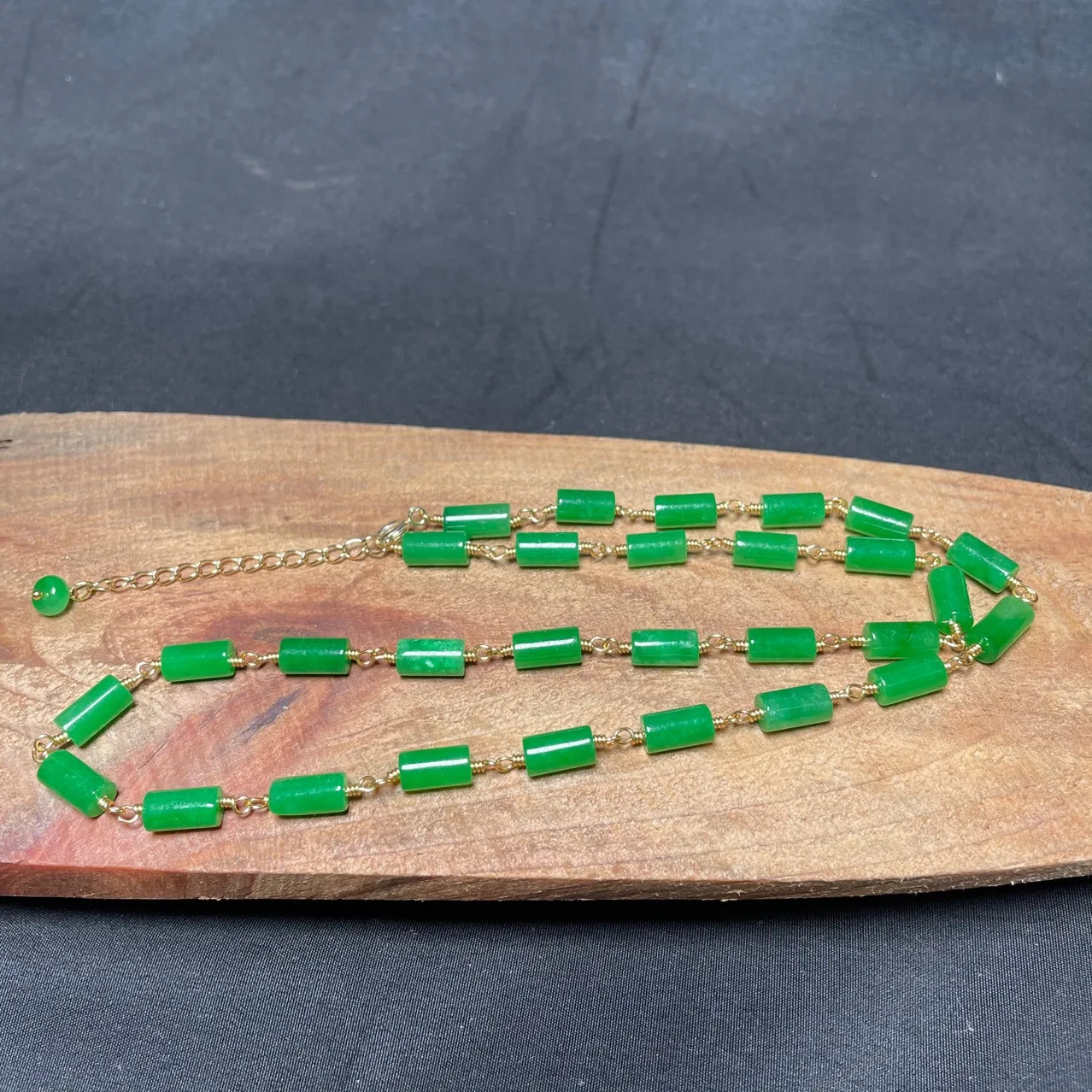 Vintage Necklace - Green Jade Beaded Necklace Vintage Lucky